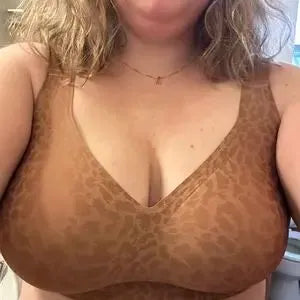 Mujer usando Nuvia